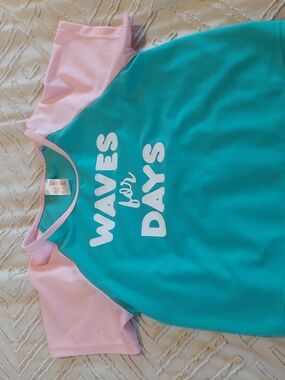 Cat & Jack Teal and Pink "WAVES for DAYS" Short Sleeve Swim Top Girls XL Spf